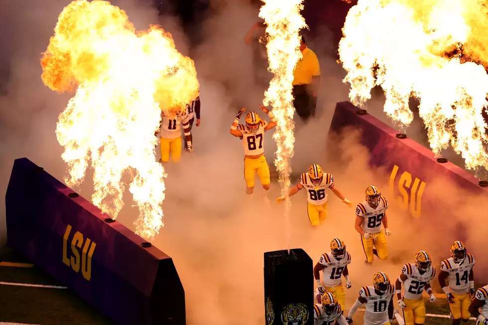 ESPN Cameraman Got Bulldozed By LSU as They Came Out of the Tunnel [Video]