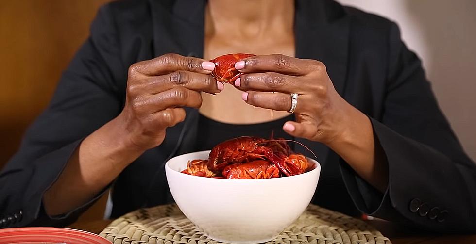 Louisiana Native Demonstrates How to &#8216;Properly Eat Crawfish&#8217;