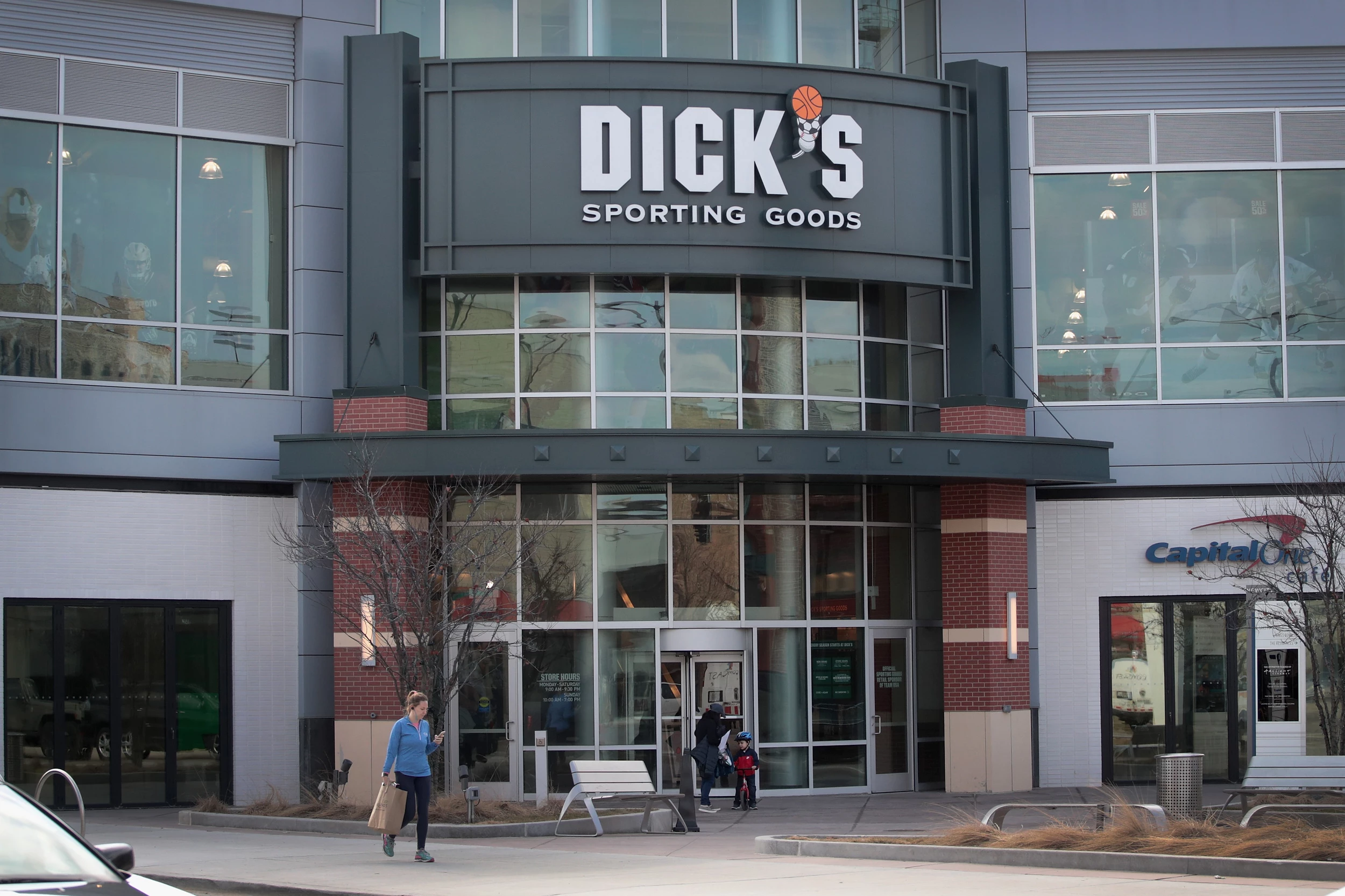 Dick's Sporting Goods to close 440 gun and hunting departments