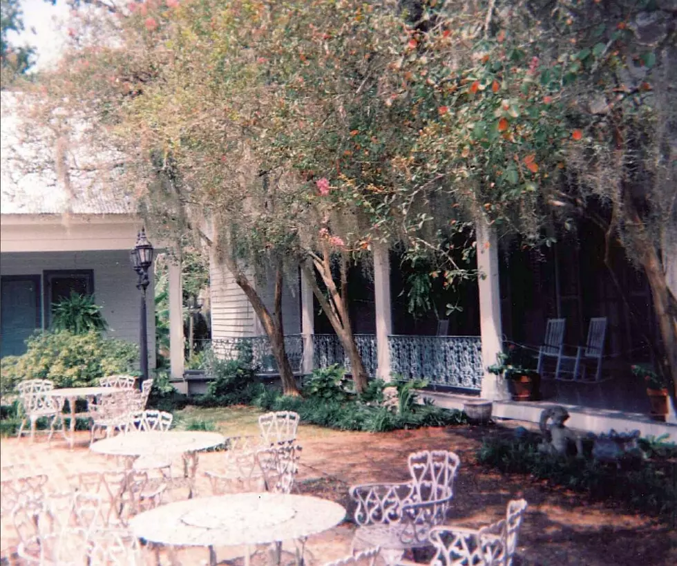 Do You Think This Picture Shows a Ghost at The Myrtles Plantation? [Photos]
