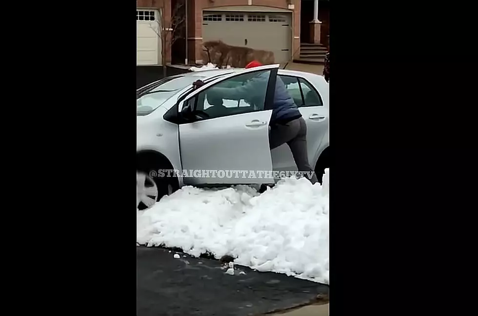 Porch Pirate Gets Car Stuck in Snow Trying to Flee as Police Arrive [NSFW-Video]