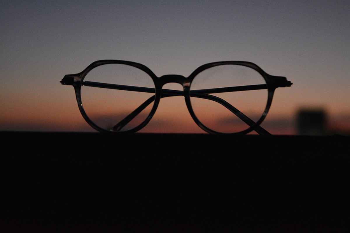 These are my glasses. Твои очки там.