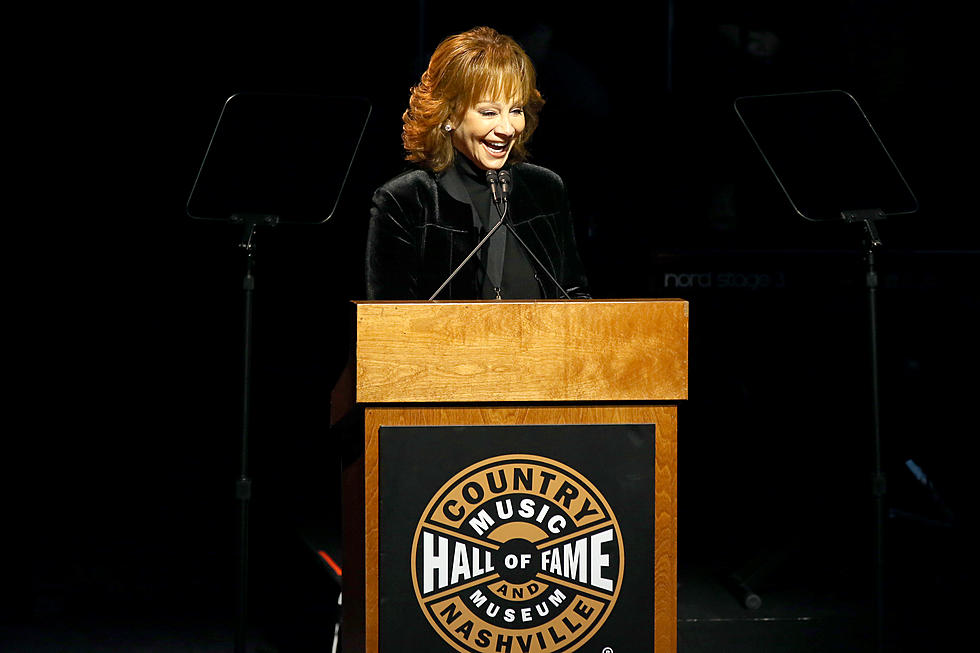 Watch Reba Announce New Hall of Fame Inductees Here
