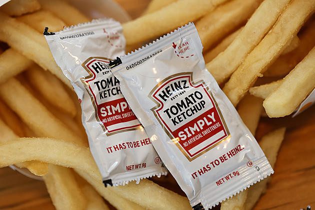 Mom&#8217;s Mess Free Ketchup Pack Hack is Genius. Really. [VIDEO]