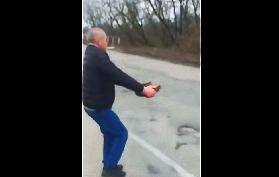 Ukrainian Civilian Picks Up Anti-Tank Mine and Moves it Like it&#8217;s a Turtle [Video]