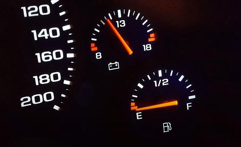 Revealed - Why Your Gas Tank Should Never Drop Below 1/4 Full