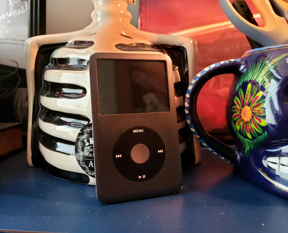 Find Your Old iPods, Some of Them Are Worth Big Bucks Now [Video]