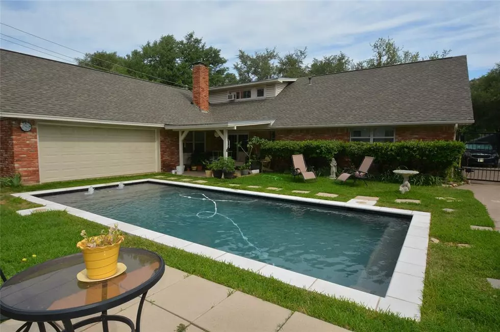 You Can Buy This Texas Home With a 'Driveway Pool' 