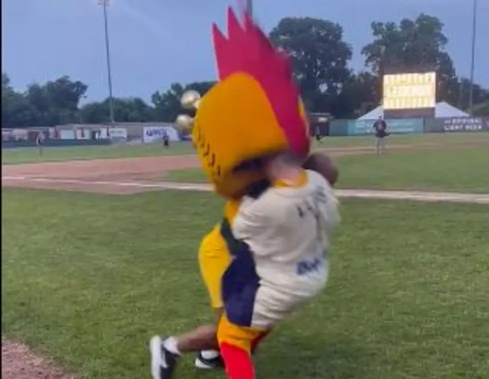 NFL Star Demolishes Baseball Mascot in One on One Drill