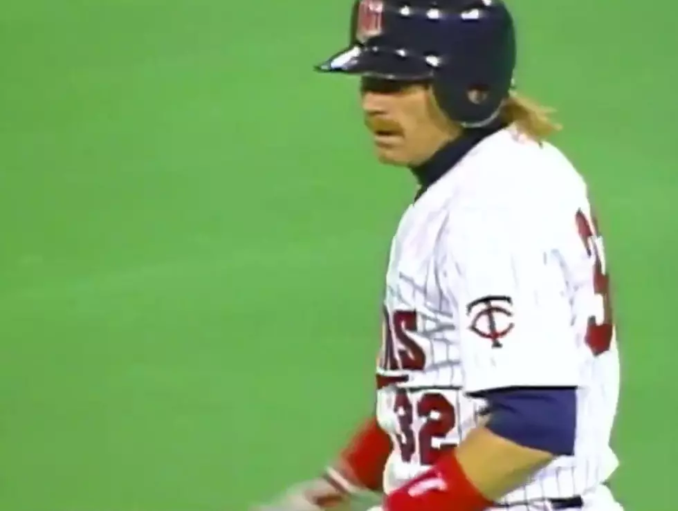 Hilarious – Baseball Video Glitches at Worst Possible Time