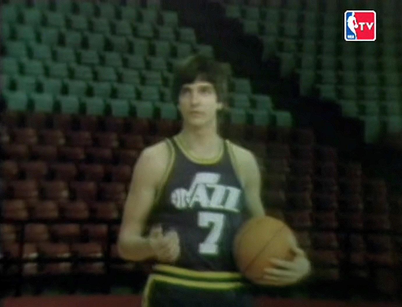 Guard Pistol Pete Maravich of the New Orleans Jazz jumps for a lay  News Photo - Getty Images