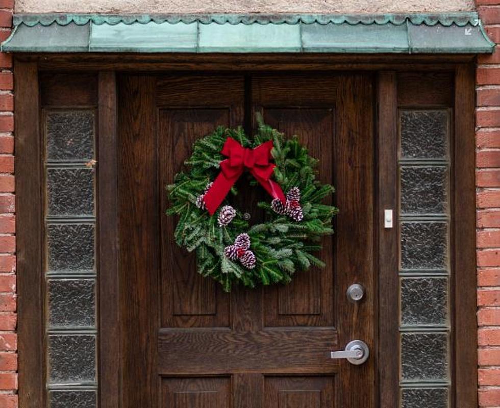 La couronne sur la porte : The Wreath - FromSide2Side - From Side