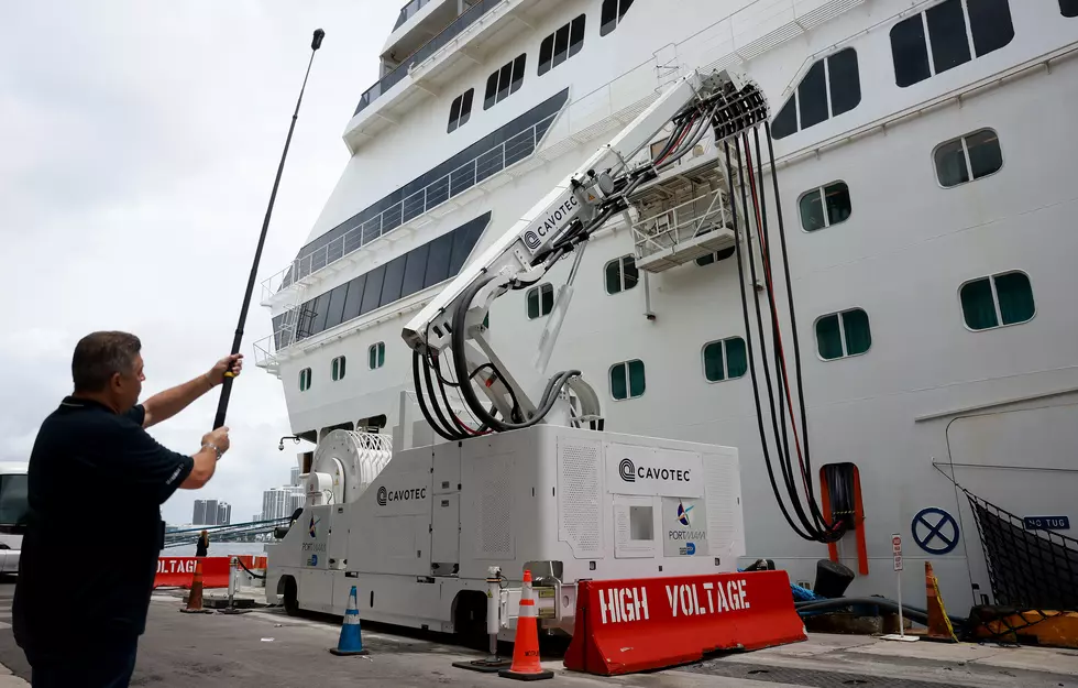 Carnival Breeze Hits Concrete Pier During Docking In Cozumel