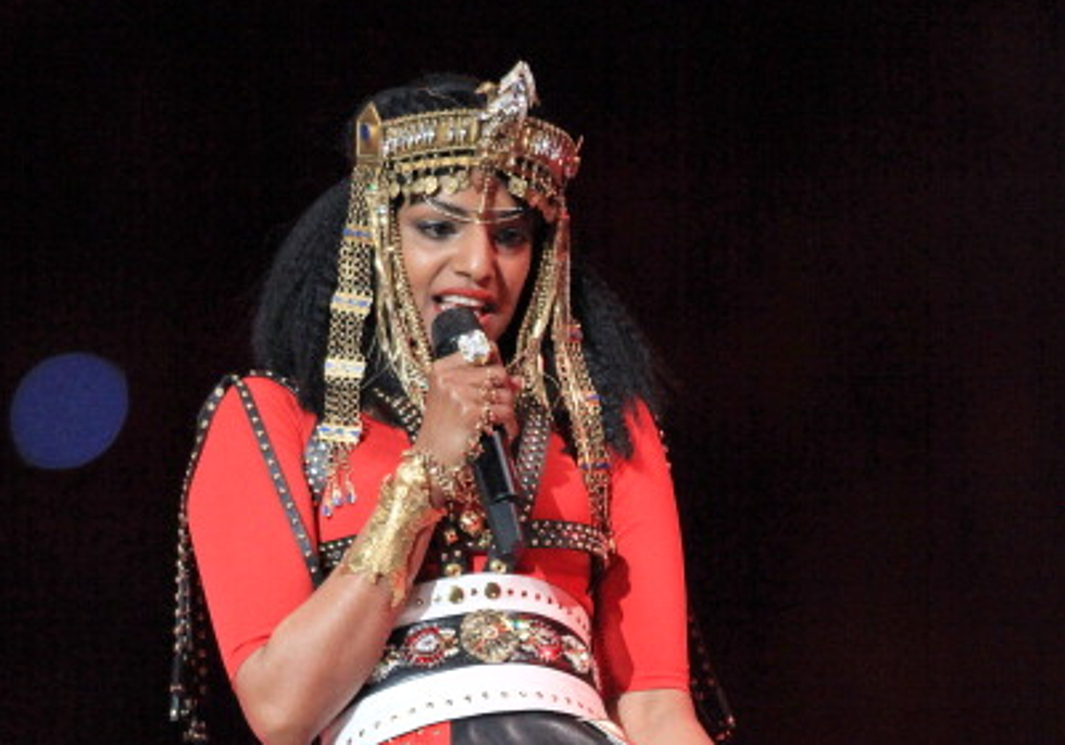 Were You Offended By M.I.A.’s Gesture During The Halftime Show?? [POLL]