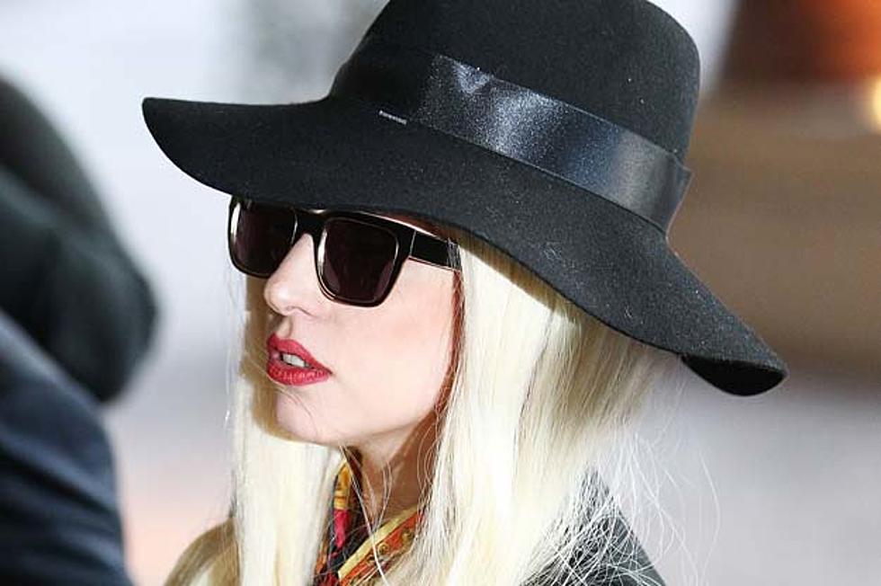 Lady Gaga Feeds Melbourne Fans Pizza, Shares Another Photo From Bed