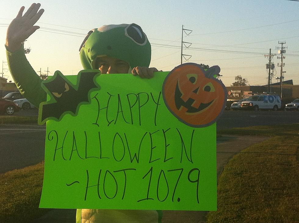 Chris Reed On-Air Hits The Roads For Trick-Or-Treating [PHOTOS]