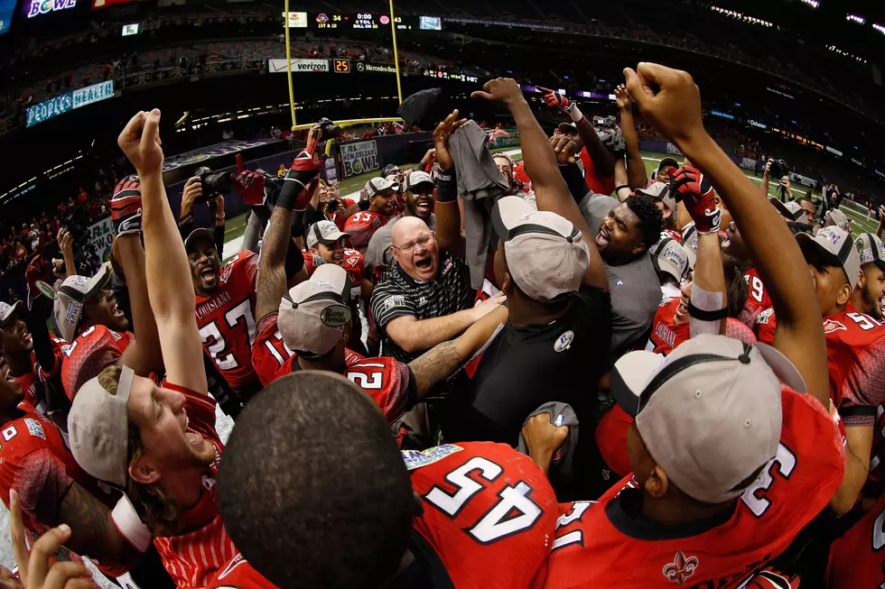 10 Really Awesome Photos Of The Cajuns Win At The 2013 R+L Carriers New Orleans Bowl