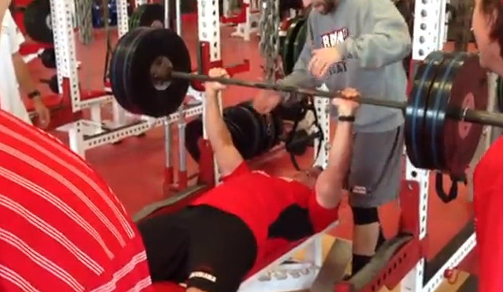 COACH HUD ON THE BENCH PRESS