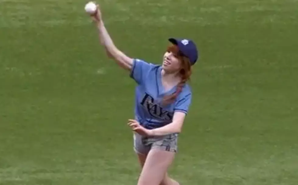 Singer Carly Rae Jepsen Botches ‘First Pitch’ At MLB Game [VIDEO]