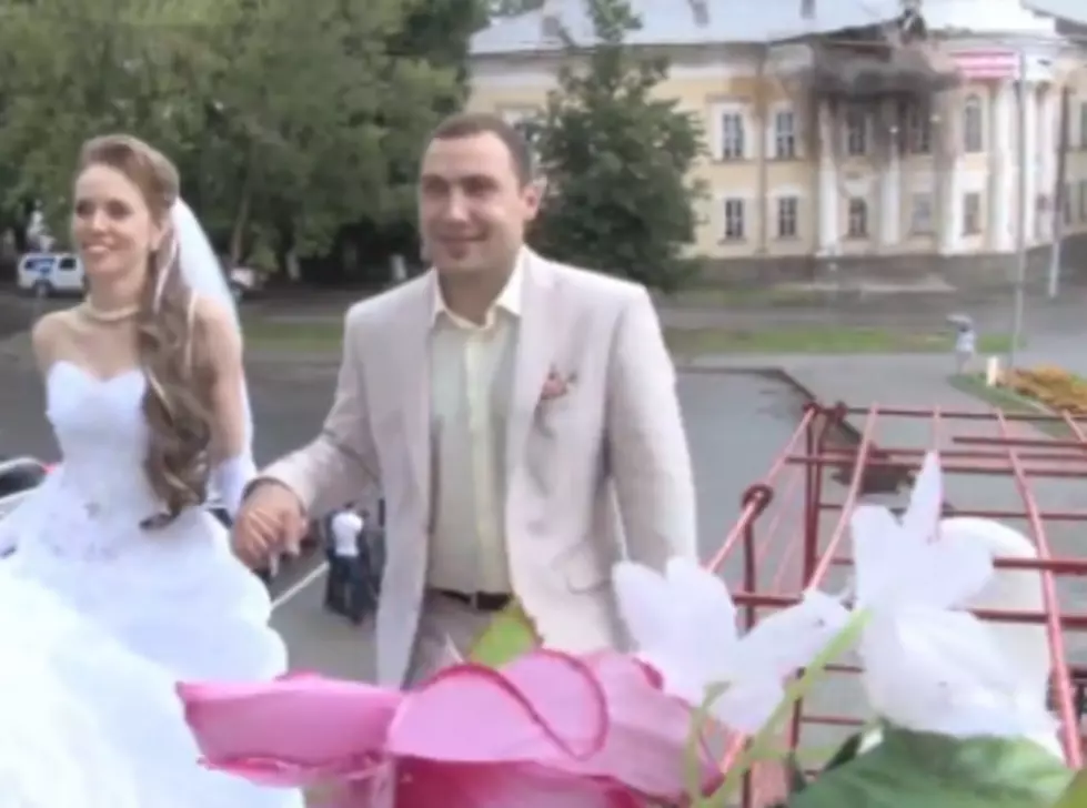 Building Collapses Behind Bride and Groom As They Walk Into Their Wedding [VIDEO]