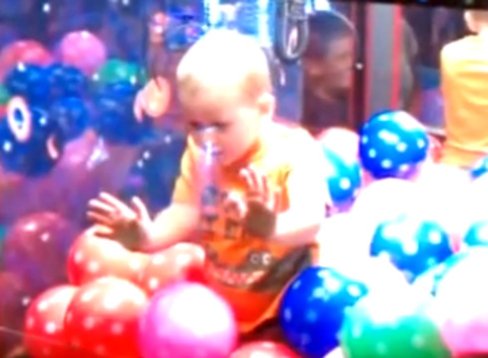 Another Kid Trapped In A Prize Claw Machine [VIDEO]