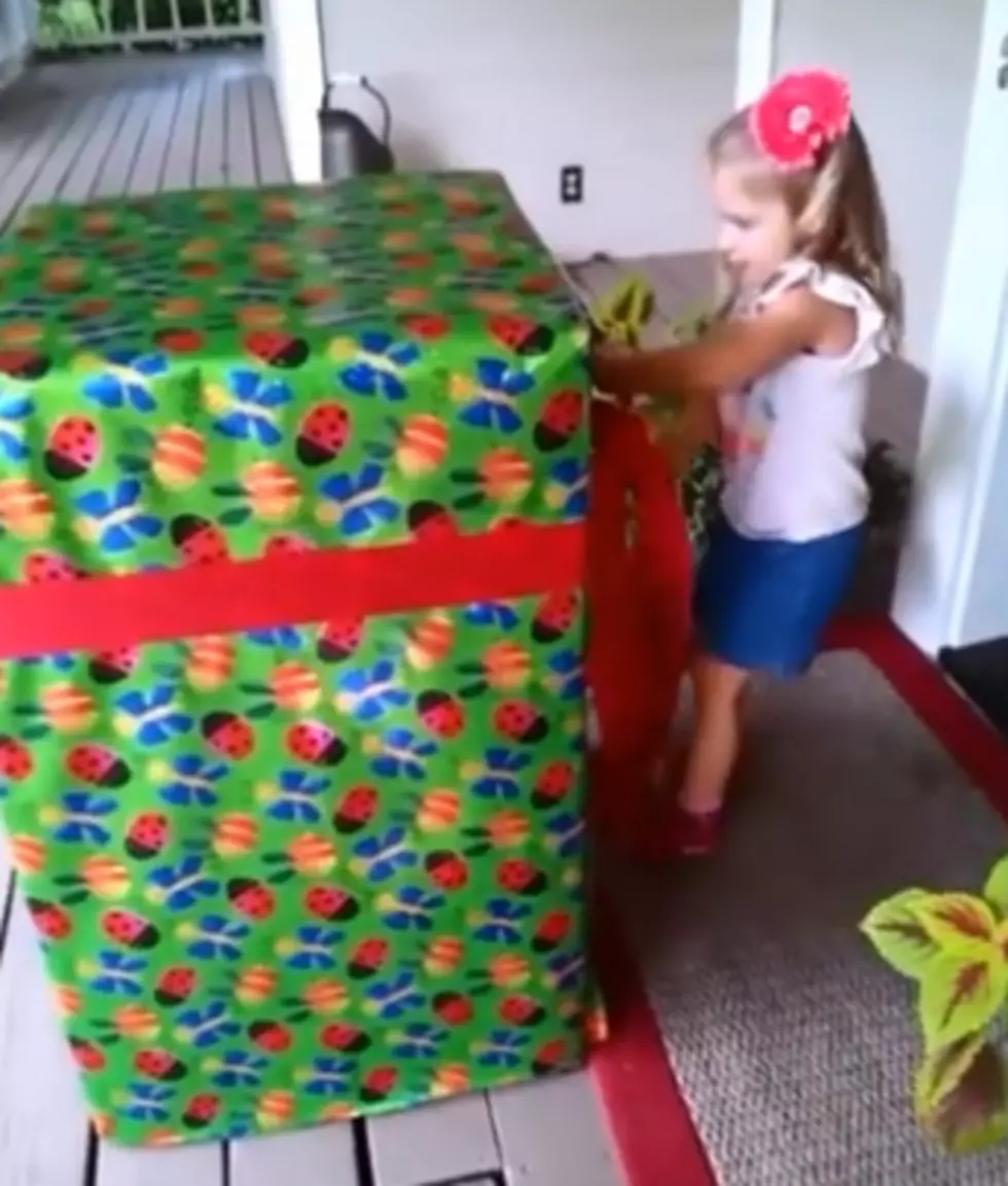 US Soldier Returning From Afghanistan Surprises His Three Year-Old In A Birthday Box [VIDEO]