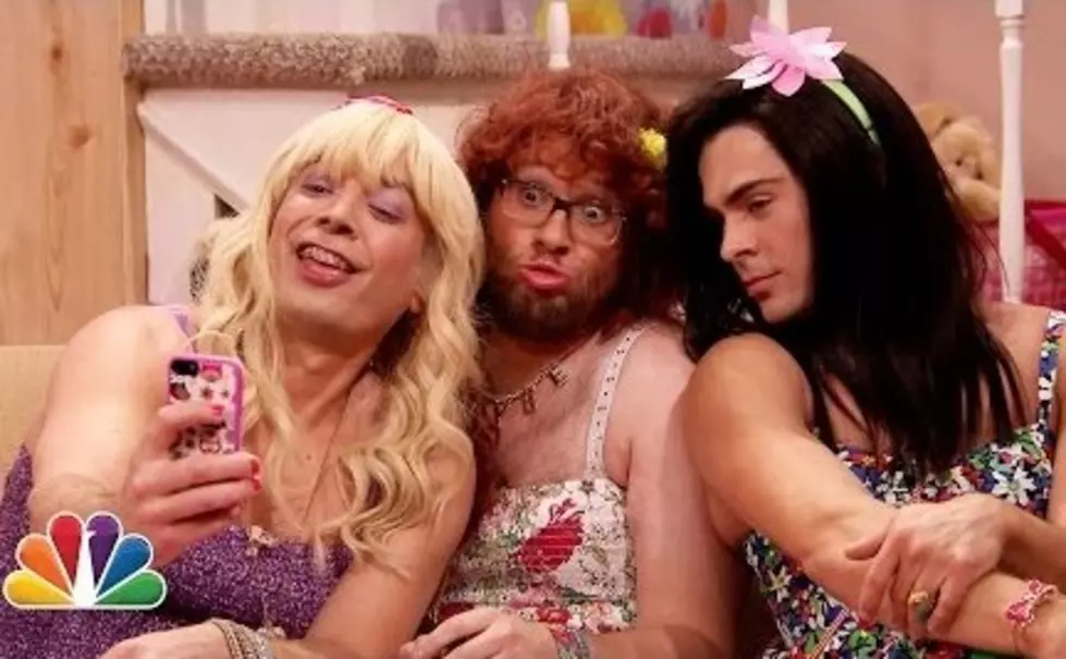 Jimmy Fallon Takes Selfies With Seth Rogan + Zac Efron In Another Episode Of “Ew!” [VIDEO]