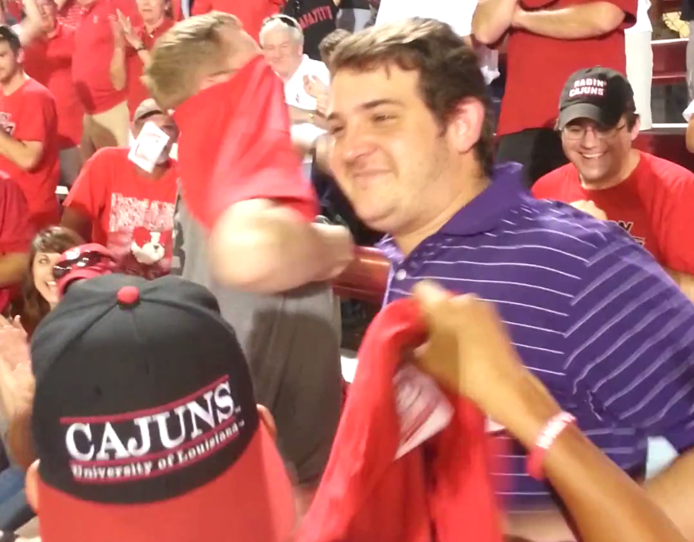 UL Baseball Fans Buy Ragin’ Cajuns Shirts For LSU Fans At The Tigue [VIDEO]