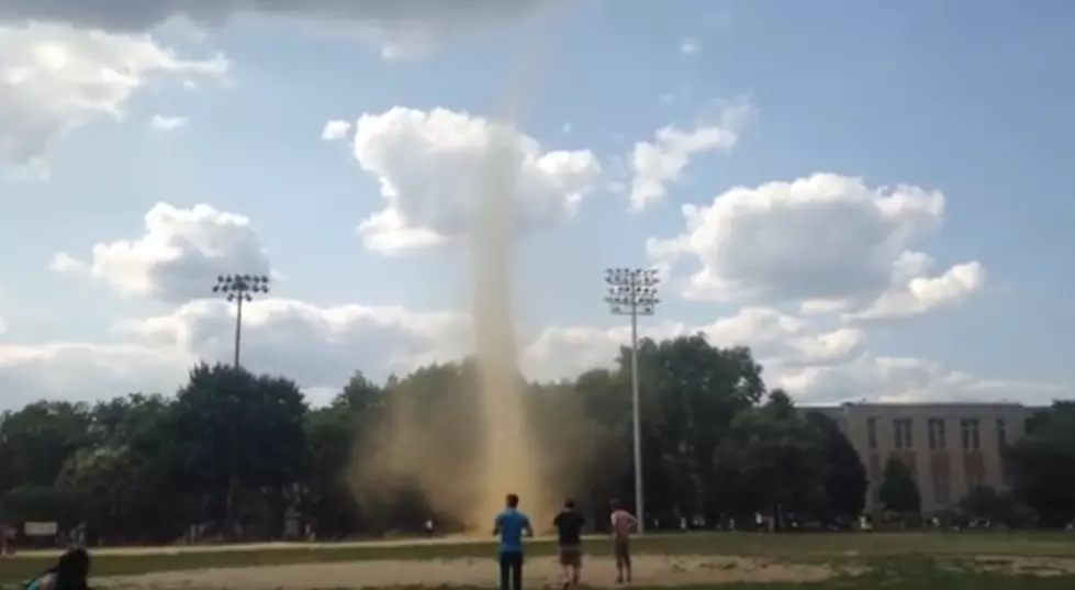 Twister Forms Right In the Middle Of A Park In New York [VIDEO]