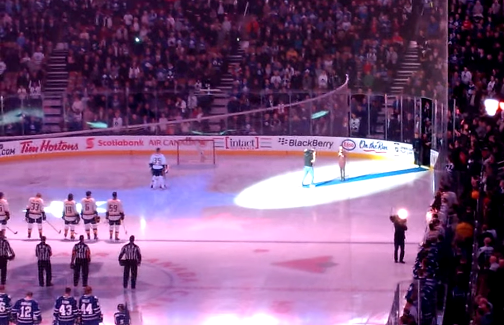 Canadian Fans Continue To Sing U.S. National Anthem After Mic Malfunctions At NHL Game [VIDEO]