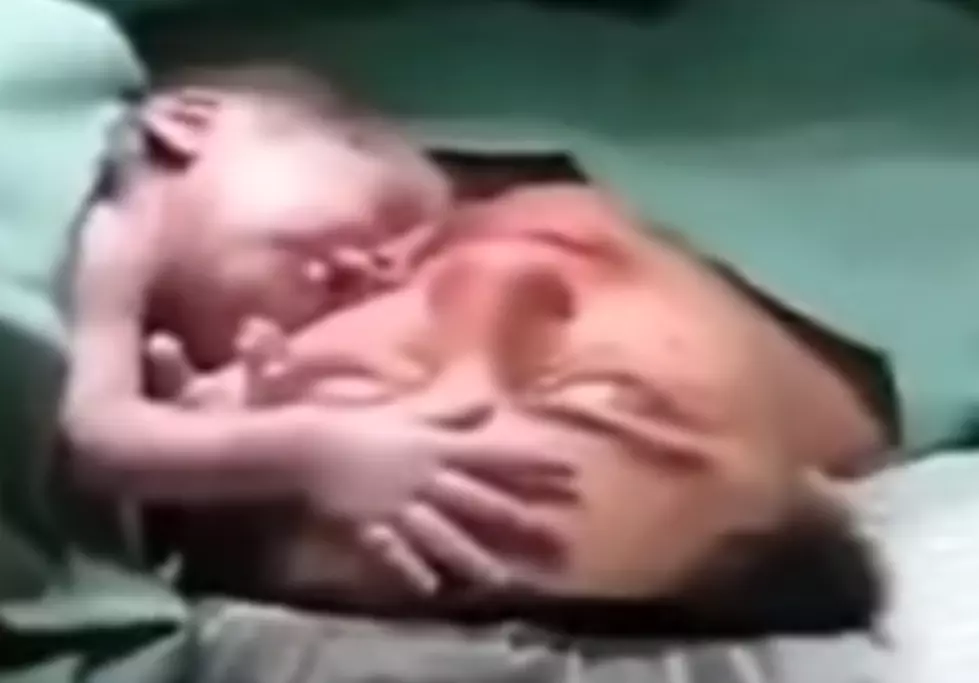 New-Born Baby Doesn&#8217;t Want To Leave Mother&#8217;s Side [VIDEO]