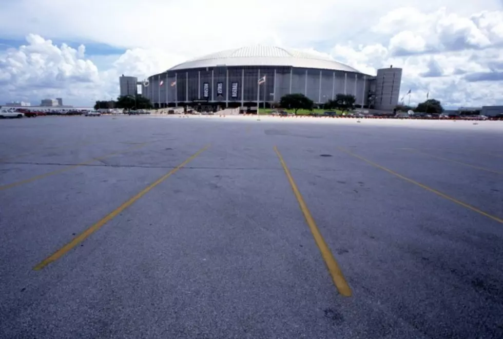 These Dudes Drank Beers And Explored The Abandoned Astrodome [PHOTOS]