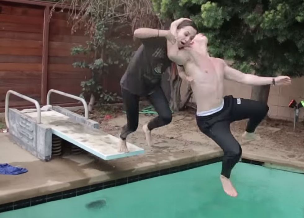 Guy Performs WWE Wrestling Moves On His Girlfriend [VIDEO]