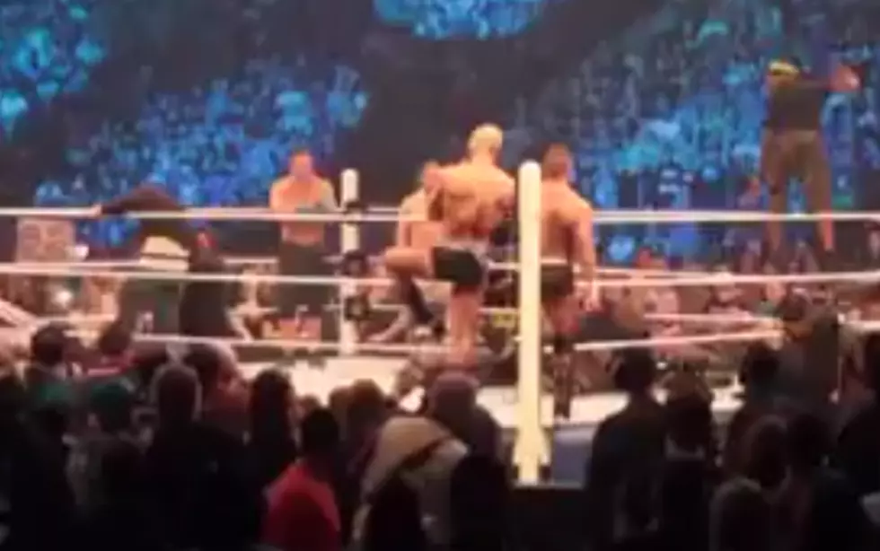 WWE Fans Jump Into Ring During Smackdown Match [VIDEO]
