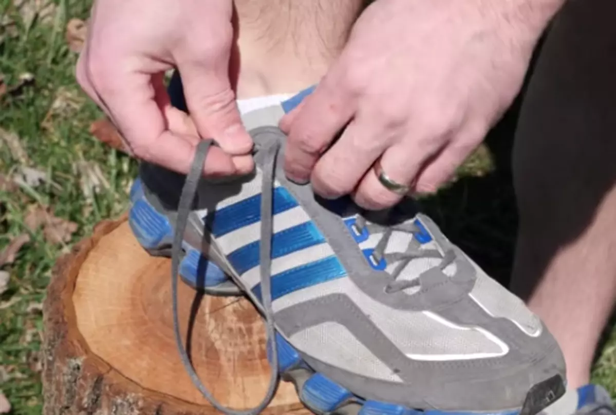 Как сделать кроссовки побольше