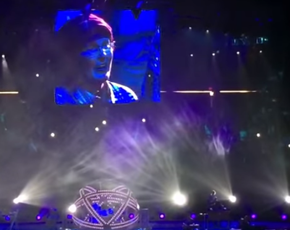 Garth Brooks Stops Concert To Show Support For Cancer Patient [VIDEO]