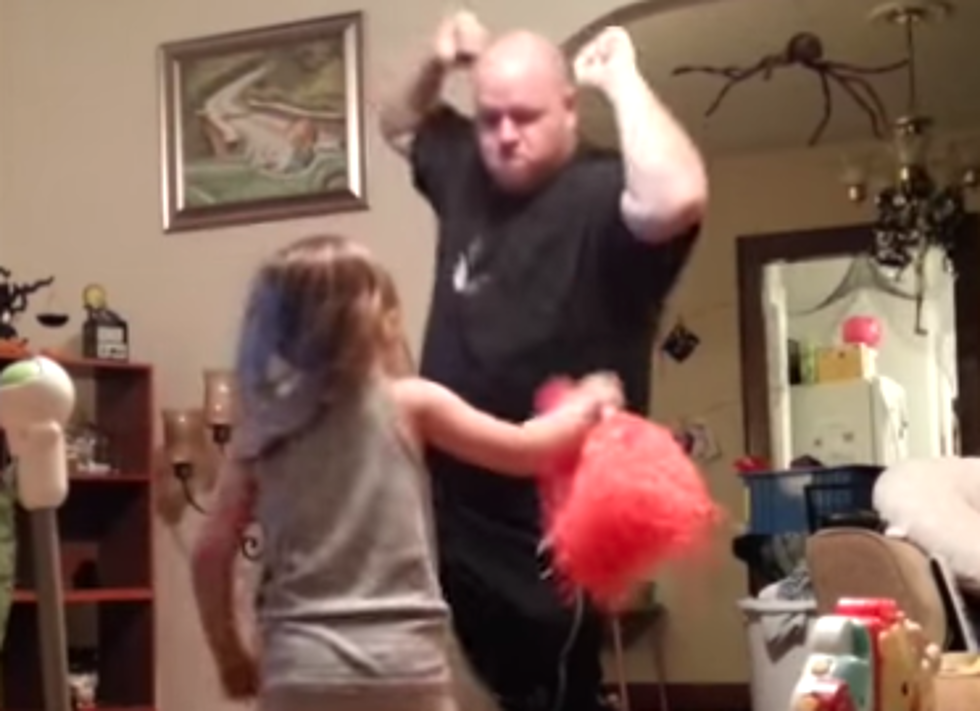 ‘Mommy Cam’ Catches Dad Dancing With Kids While Away [VIDEO]