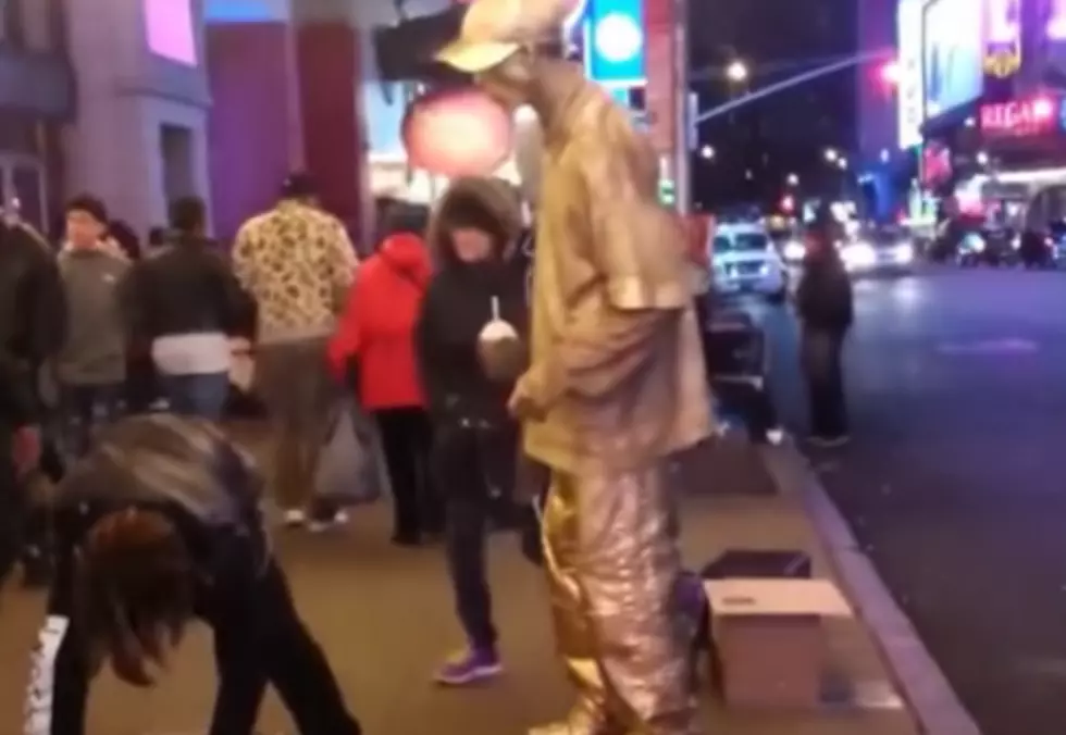 This Is What Happens When You Try To Steal From A Human Statue [VIDEO]