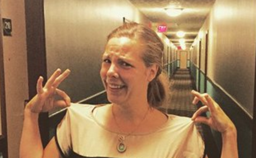 Woman Accidentally Dresses Like Hotel Hallway [PIC]