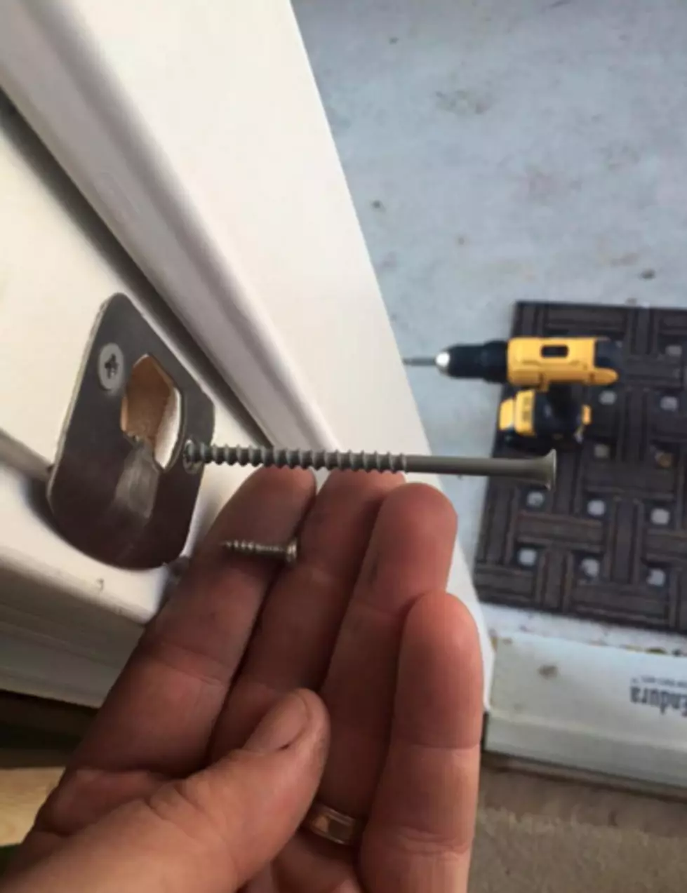 Her Dad Gave Her The Best Advice Ever When He Said To Remove Screws From Doors
