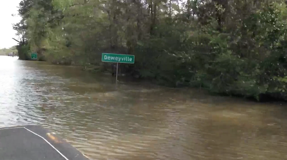 Man Takes Boat Through Texas Town Completely Under Water [VIDEO]