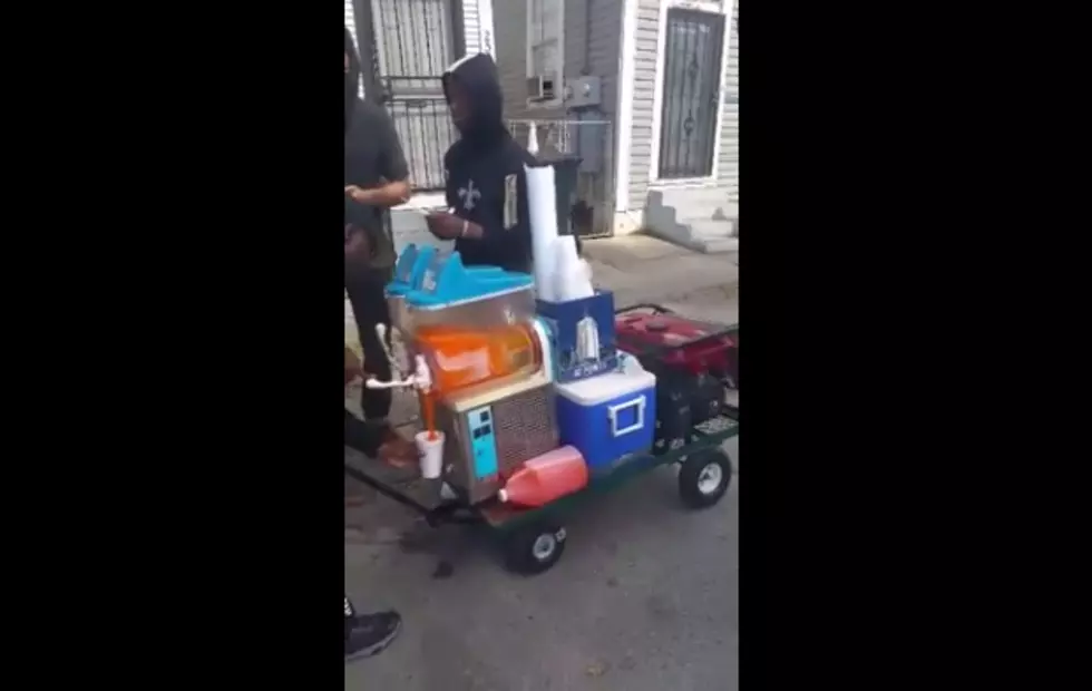Man Walks Around New Orleans Neighborhood With Portable Daiquiri Shop [VIDEO]