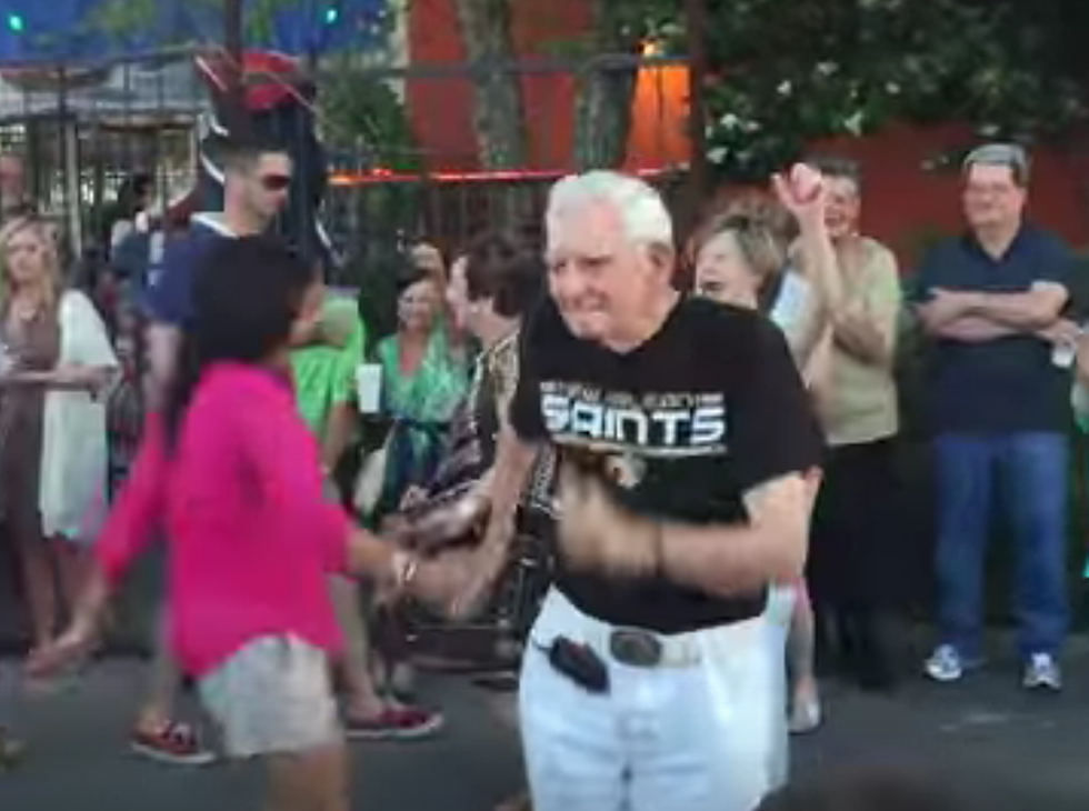Old Man Owns The Dance Floor At Agave For Cinco de Mayo [VIDEO]
