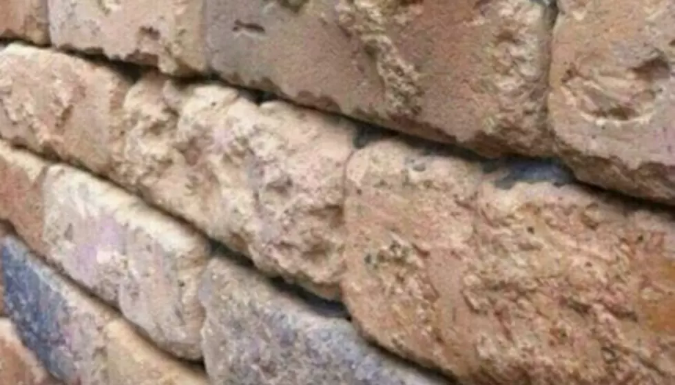 This Brick Wall Optical Illusion Is Driving The Internet Crazy [PHOTO]