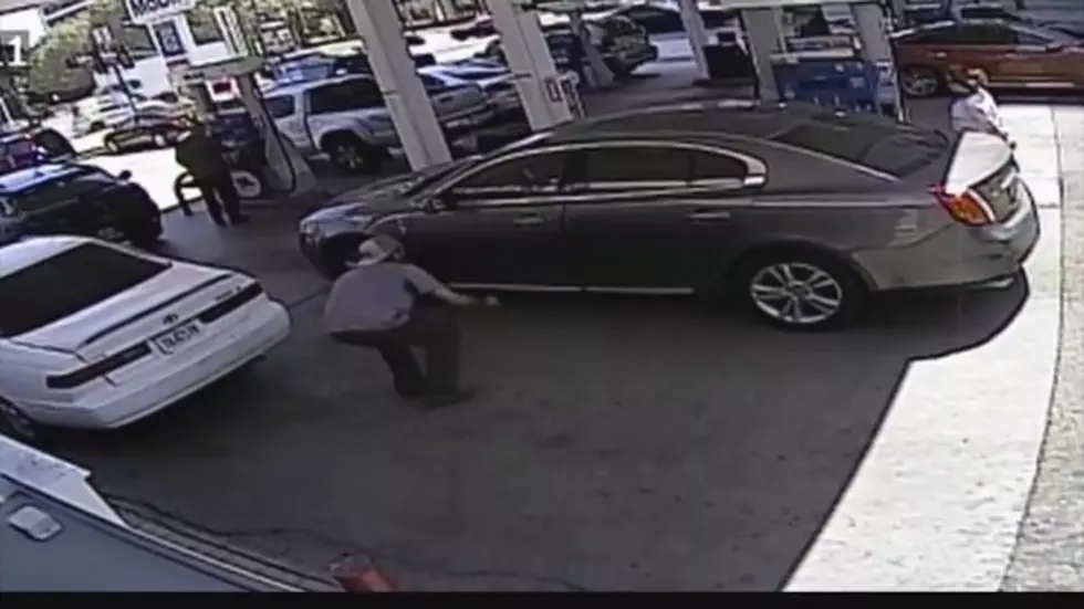 Thief Steals Woman’s Wallet From Her Car While She Pumps Gas [VIDEO]