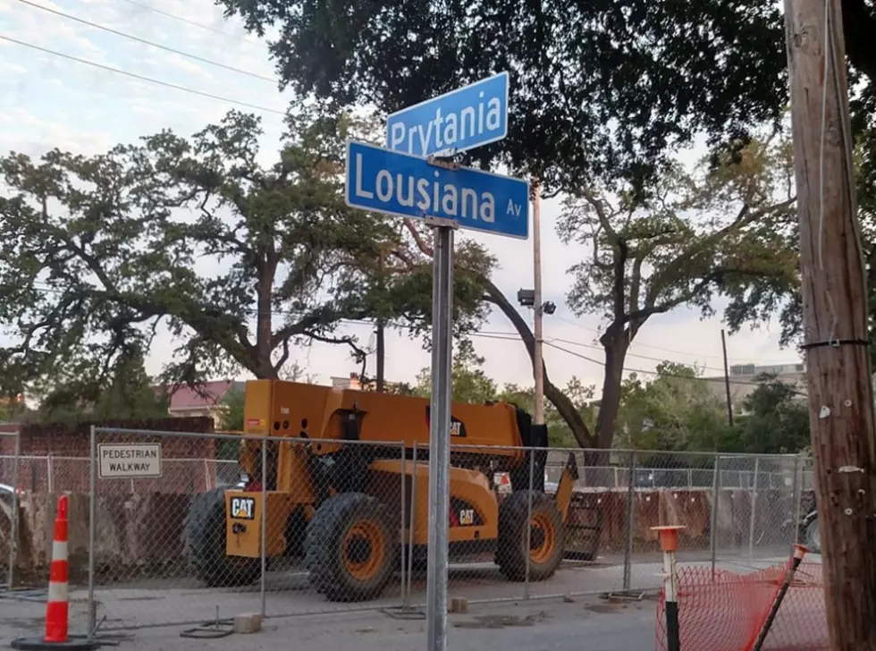 Signs Misspelled Along ‘Lousiana’ Avenue In New Orleans Taken Down After Photos Go Viral