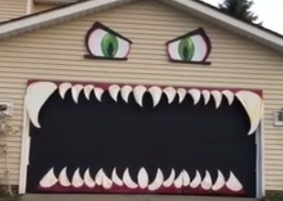 Garage Door That Looks Like Monster [VIDEO]