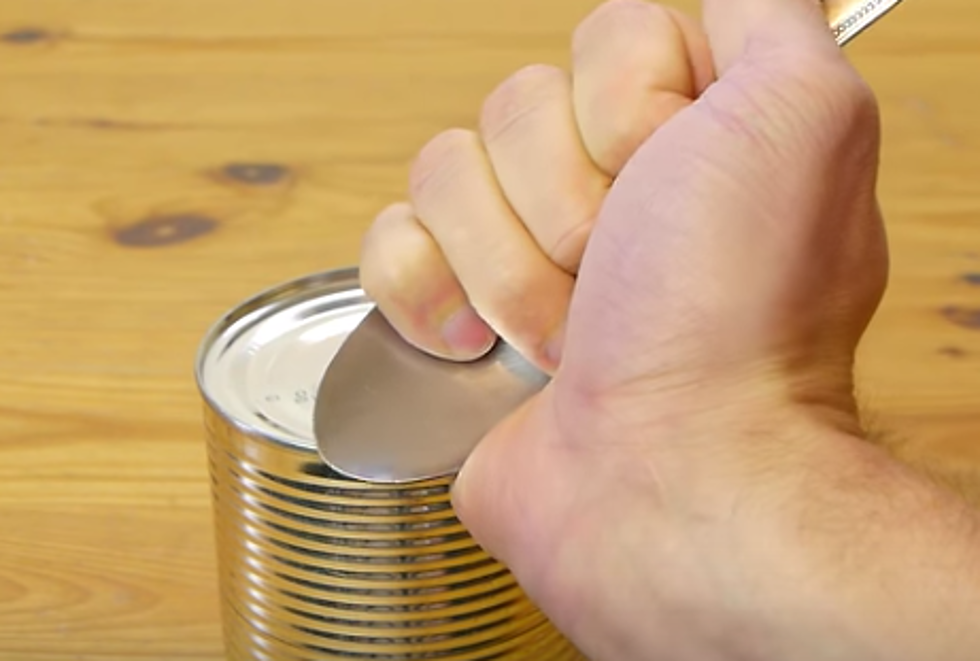 How To Open A Vegetable Can With A Spoon [VIDEO]