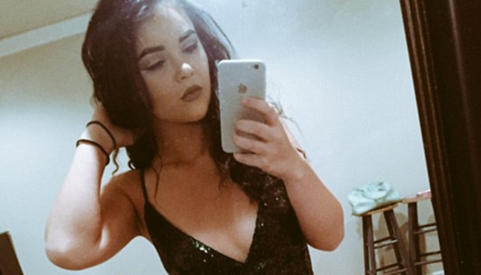 Louisiana Woman Posts Elegant Mirror Selfie Only To Get Dragged For Dirty Room In The Background [PHOTO]