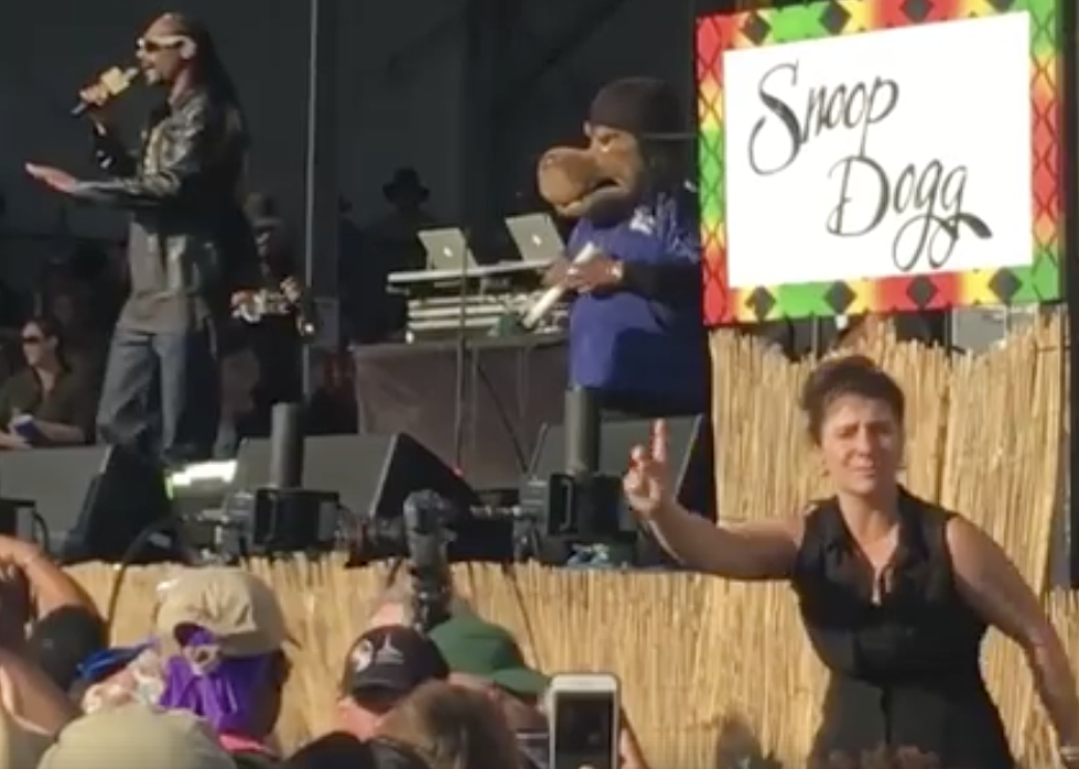 This American Sign Language Interpreter At Jazz Fest Was Just As Hype As Snoop Dogg During His Performance [VIDEO]